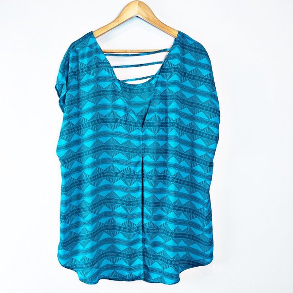 Torrid Tribal Hi-Lo Geometric Print Top 2 - Picture 2 of 4